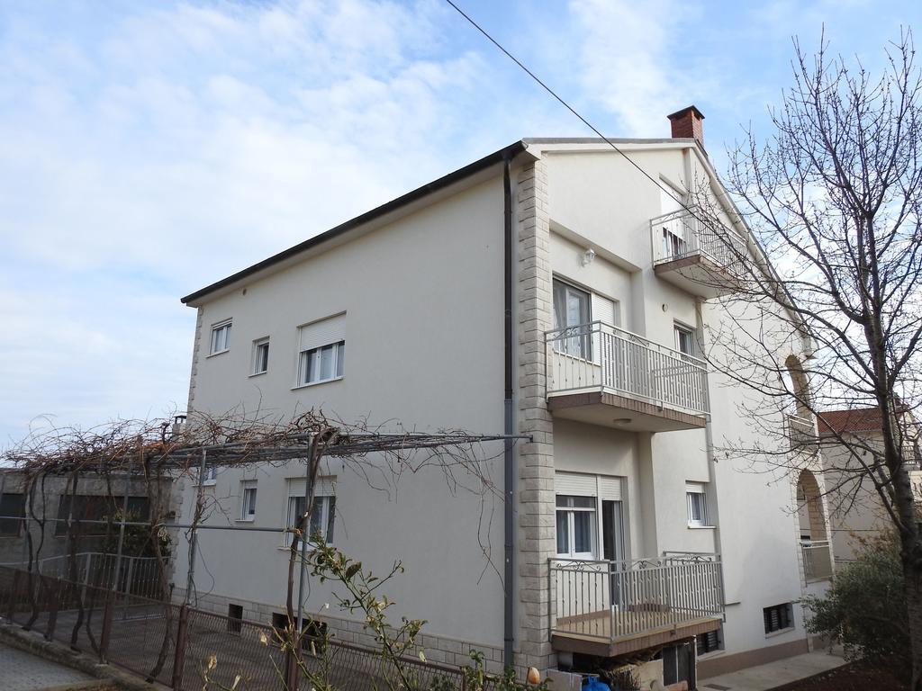 Marini Apartmani 特罗吉尔 外观 照片